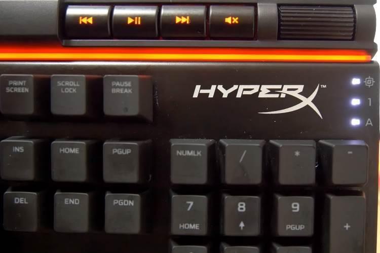 לחצני המדיה במקלדת HyperX Alloy Elite