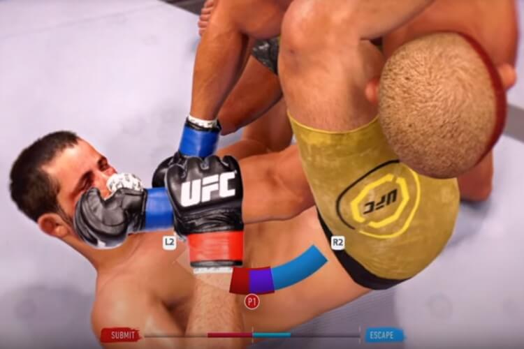 שני לוחמים נלחמים בזירה במשחק UFC 4